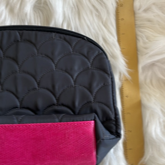DVF cosmetic case - Picture 4 of 4
